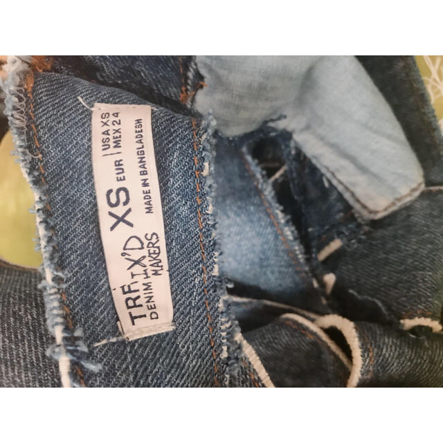 ZARA(ザラ)のzara 切りっぱなしデニムビスチェ レディースのトップス(ベアトップ/チューブトップ)の商品写真