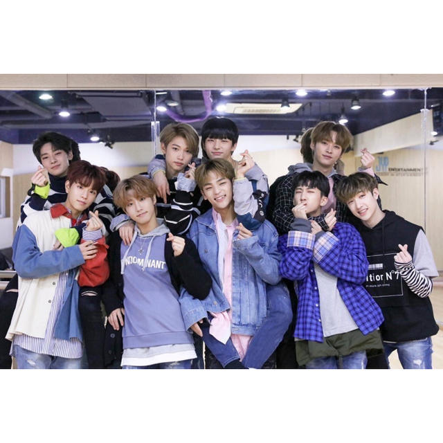 Stray kids welcome kit エンタメ/ホビーのタレントグッズ(アイドルグッズ)の商品写真