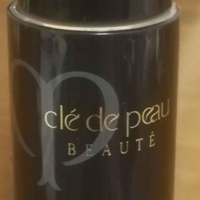 定価12960円Cle de peau beauteオールシーズンリキッドタイプ コスメ/美容のベースメイク/化粧品(ファンデーション)の商品写真