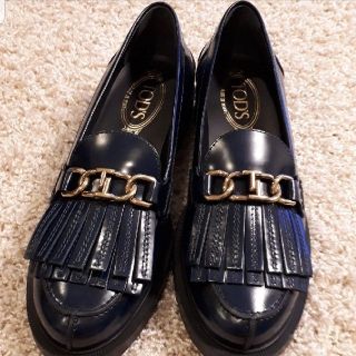 トッズ(TOD'S)の【ふわり様専用】TOD'S トッズ ローファー 38.5 ネイビー⭐(ローファー/革靴)