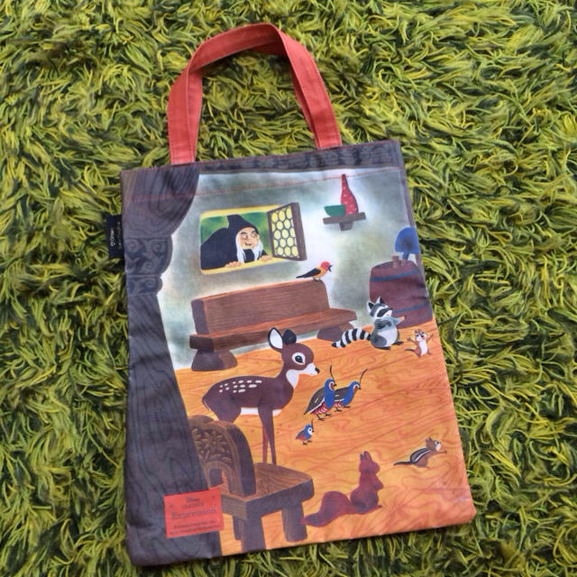 Disney(ディズニー)の白雪姫A4バッグ♡ レディースのバッグ(ハンドバッグ)の商品写真