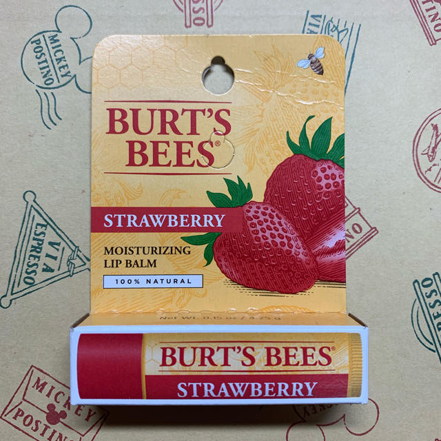 BURT'S BEES(バーツビーズ)のバーツビーズ モイスチャライジング リップバーム ストロベリー コスメ/美容のスキンケア/基礎化粧品(リップケア/リップクリーム)の商品写真