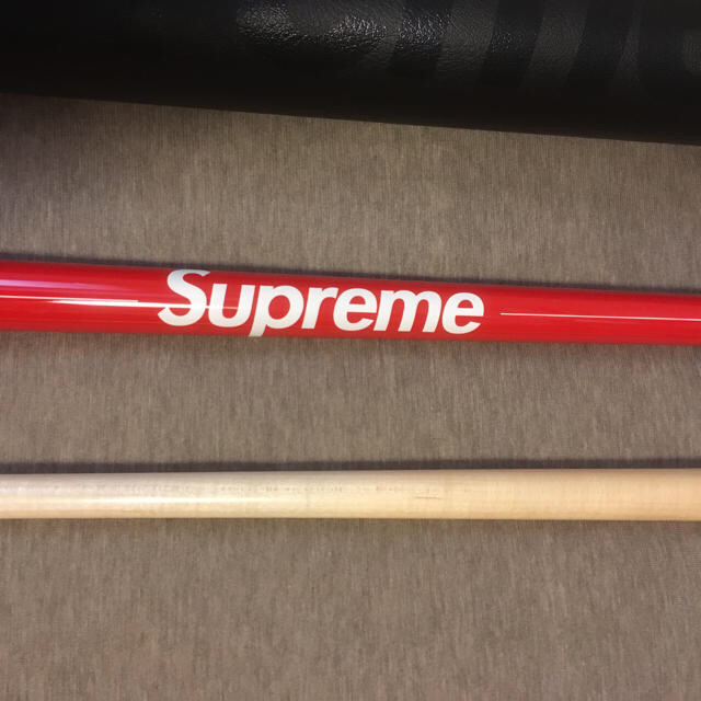 Supreme(シュプリーム)のレア 19ss Supreme McDermott Pool Cue red エンタメ/ホビーのテーブルゲーム/ホビー(ビリヤード)の商品写真