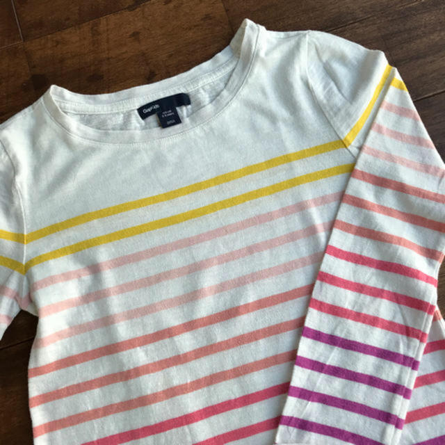 GAP Kids(ギャップキッズ)のギャップ キッズ  130センチ　長袖Tシャツ キッズ/ベビー/マタニティのキッズ服女の子用(90cm~)(Tシャツ/カットソー)の商品写真