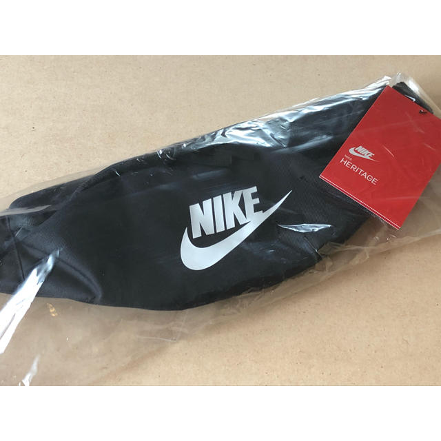 NIKE(ナイキ)のブラック★ NIKE ★ヘリテージ ヒップ パック レディースのバッグ(ボディバッグ/ウエストポーチ)の商品写真