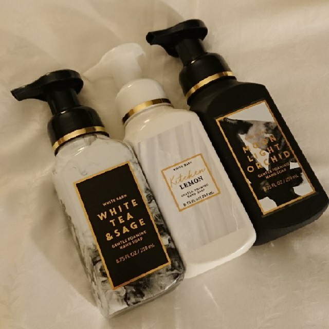 Bath & Body Works(バスアンドボディーワークス)のmyblue様  専用 新品⭐ バス&ボディワークス ３本 ハンドソープ  コスメ/美容のボディケア(ボディソープ/石鹸)の商品写真