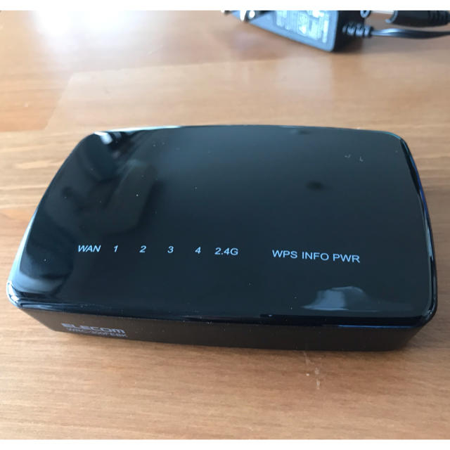 ELECOM(エレコム)のエレコム WiFi中継器 11n / g / b  WRC-300FEBK-R スマホ/家電/カメラのスマートフォン/携帯電話(その他)の商品写真