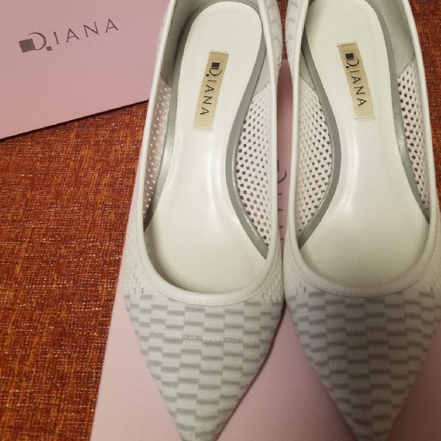 DIANA(ダイアナ)の大きいサイズDIANAヒール白 レディースの靴/シューズ(ハイヒール/パンプス)の商品写真
