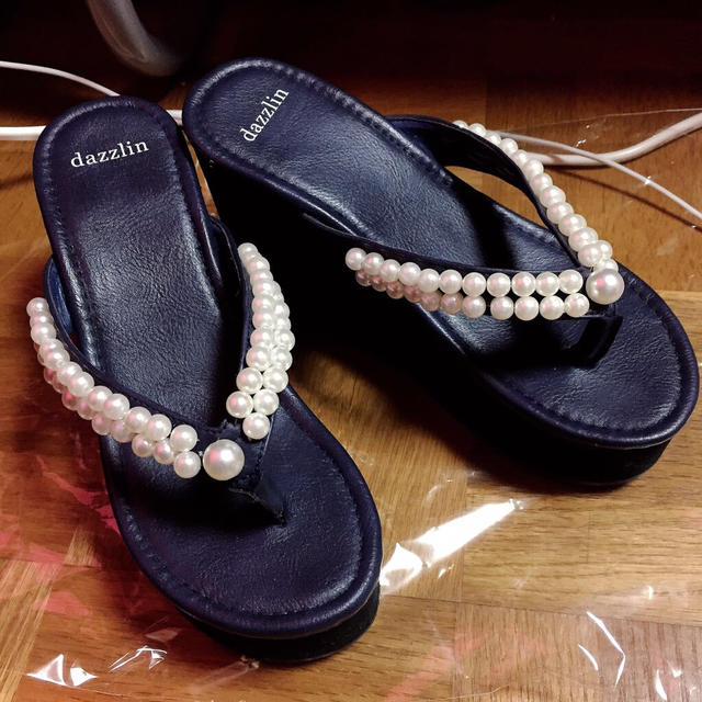 dazzlin(ダズリン)のダズリン パールビーチサンダル レディースの靴/シューズ(スニーカー)の商品写真