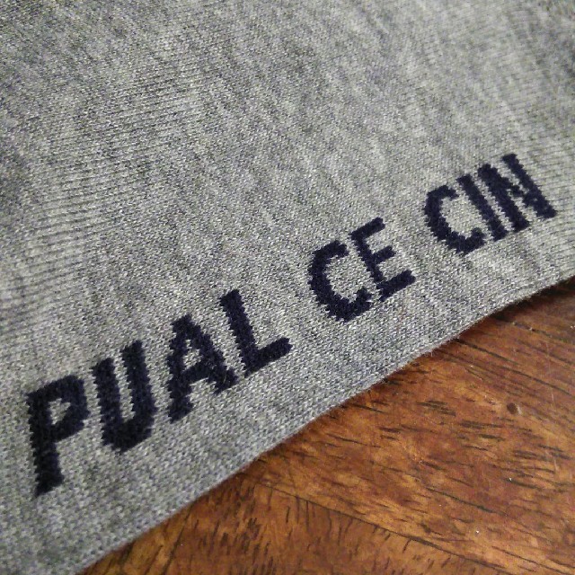 pual ce cin(ピュアルセシン)のpual ce cin✨ピュアルセシン ロゴ入り靴下 ソックス グレー おまけ付 レディースのレッグウェア(ソックス)の商品写真