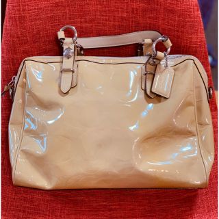 コーチ(COACH)の美品 COACH コーチ エナメルバック ベージュ パープル(ショルダーバッグ)