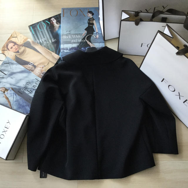 FOXEY(フォクシー)の♡未使用品 FOXEY リボンデザインジャケット♡ レディースのジャケット/アウター(テーラードジャケット)の商品写真