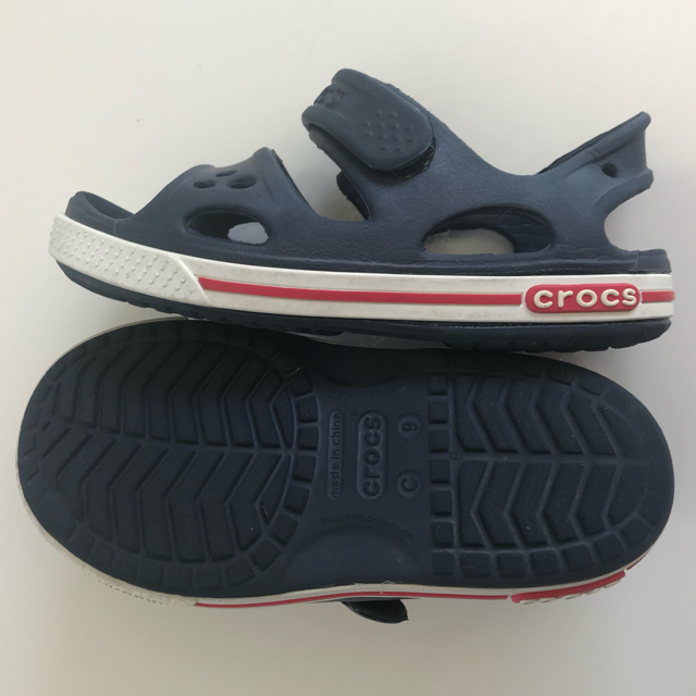 crocs(クロックス)のクロックス クロックバンド サンダル CROCS キッズ/ベビー/マタニティのキッズ靴/シューズ(15cm~)(サンダル)の商品写真