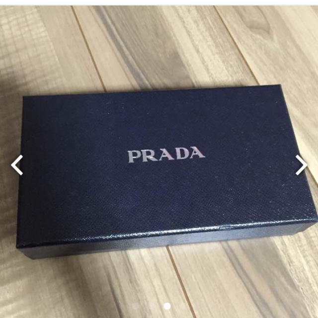 PRADA(プラダ)のプラダ 財布 レディースのファッション小物(財布)の商品写真