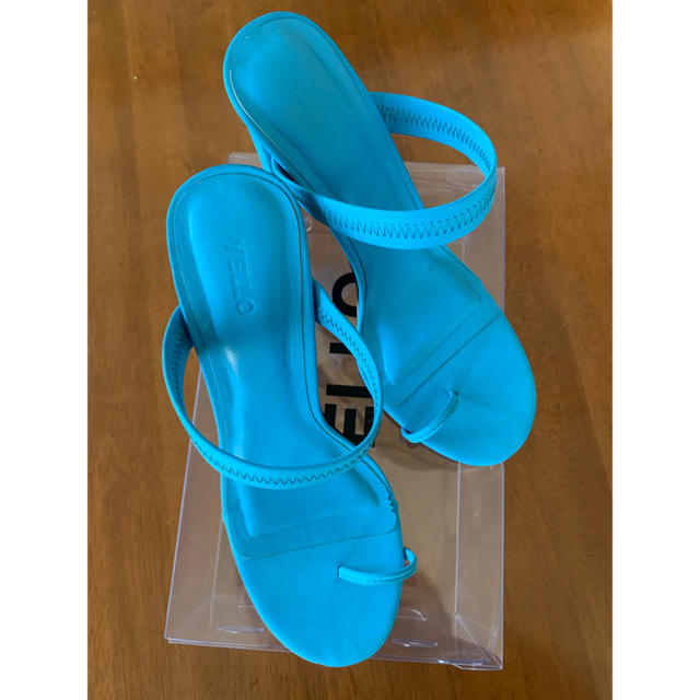 TURQUOISE TONGS SANDALS