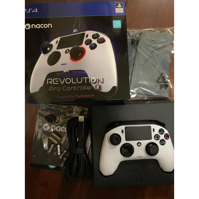 PlayStation4(プレイステーション4)のPS4 nacon revolution pro controller 2 エンタメ/ホビーのゲームソフト/ゲーム機本体(その他)の商品写真