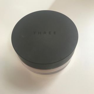 スリー(THREE)のTHREE ルースパウダー(フェイスパウダー)