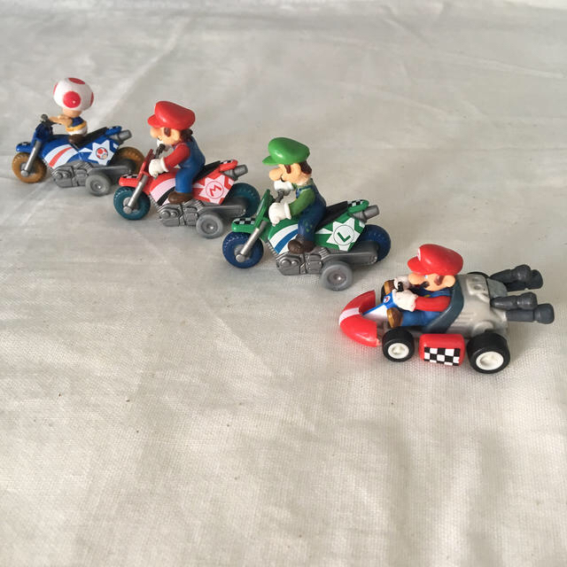 任天堂(ニンテンドウ)の【さゆママさま専用】マリオカート ミニバイク ミニカー 4点セット エンタメ/ホビーのおもちゃ/ぬいぐるみ(ミニカー)の商品写真