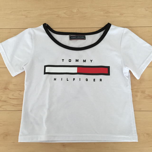 TOMMY HILFIGER(トミーヒルフィガー)のTOMMY ショート丈 Tシャツ✩.*˚ レディースのトップス(Tシャツ(半袖/袖なし))の商品写真