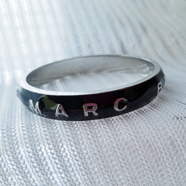 MARC BY MARC JACOBS(マークバイマークジェイコブス)のMARC BY MARC JACOBS　バングル レディースのアクセサリー(ブレスレット/バングル)の商品写真