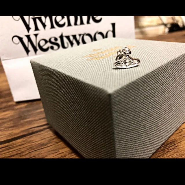 Vivienne Westwood(ヴィヴィアンウエストウッド)の【新品未使用！】Vivienne Westwood オーブ ピアス 片耳 メンズのアクセサリー(ピアス(片耳用))の商品写真