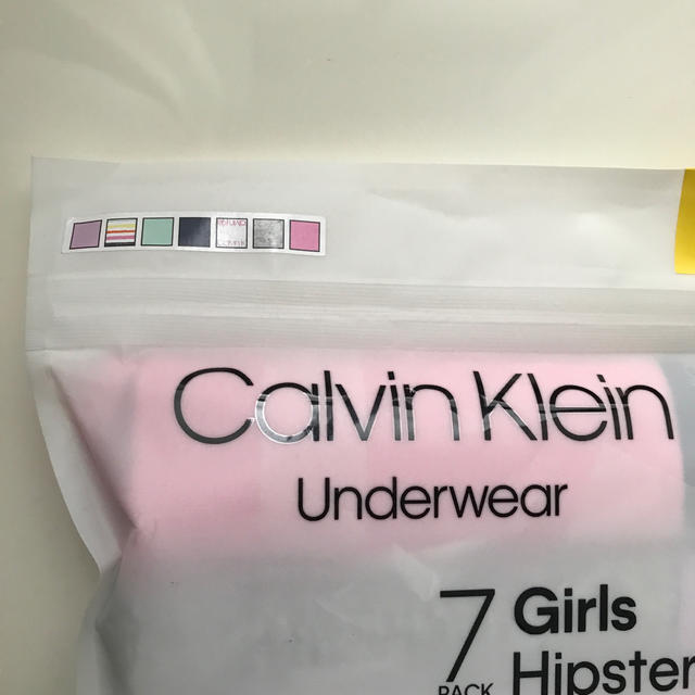 Calvin Klein(カルバンクライン)の完全新品！Calvin Klein Girls ショーツ 7 pack キッズ/ベビー/マタニティのキッズ服女の子用(90cm~)(下着)の商品写真