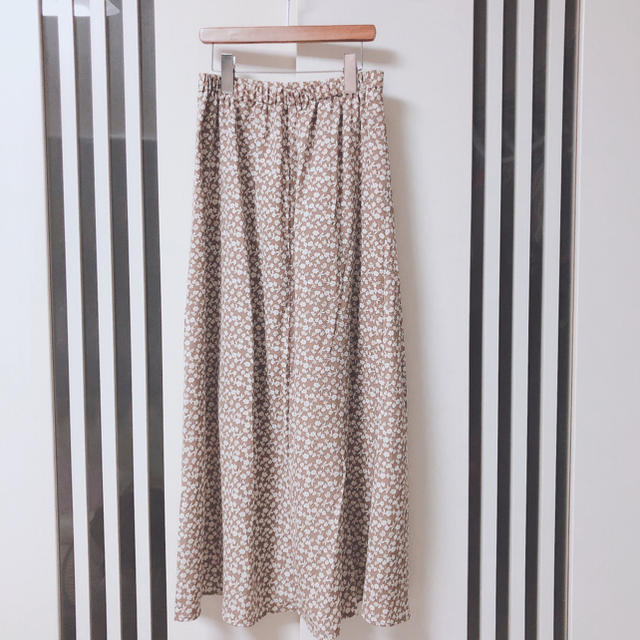 GU(ジーユー)のGU 小花柄ロングスカート M レディースのスカート(ロングスカート)の商品写真