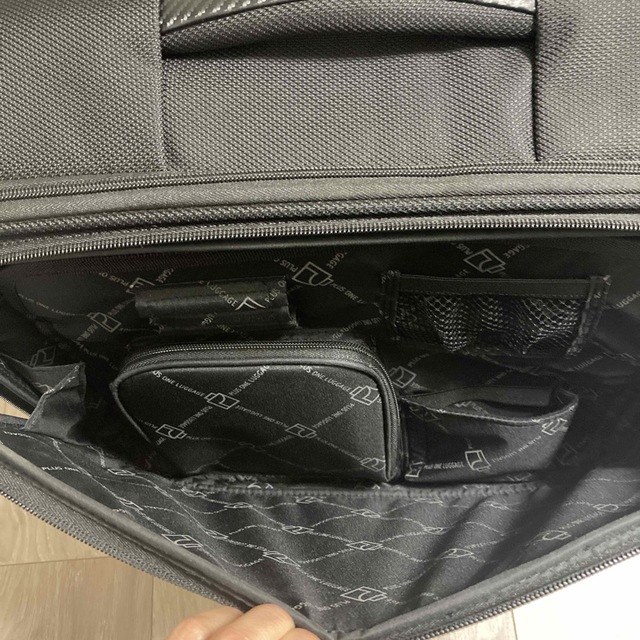 PLUS ONE(プラスワン)の値下げしました！PLUS ONE LUGGAGEソフトスーツケース メンズのバッグ(トラベルバッグ/スーツケース)の商品写真