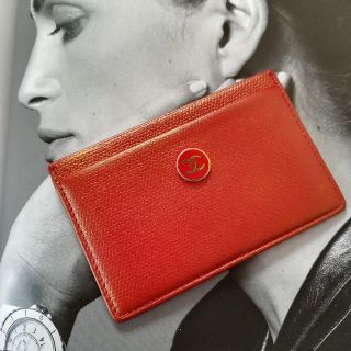 シャネル(CHANEL)の５万円（参考価格）シャネルココボタンレッドゴールド☆カードケース(名刺入れ/定期入れ)