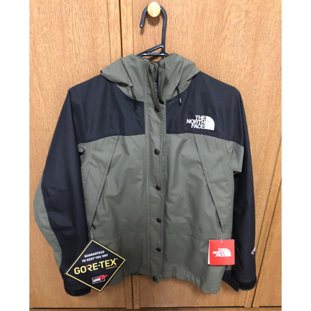 THE NORTH FACE(ザノースフェイス)のノースフェイス  マウンテンライト    ニュートープ L レディースのジャケット/アウター(ナイロンジャケット)の商品写真