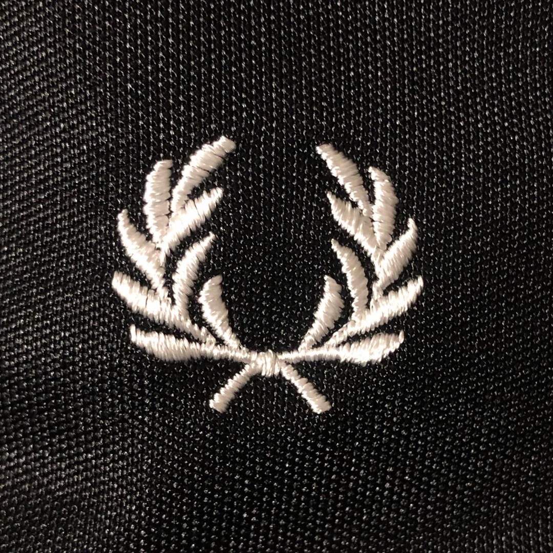 FRED PERRY(フレッドペリー)の大人気❗️フレッドペリー サイドロゴ ジャージ トラックジャケット 黒M メンズのトップス(ジャージ)の商品写真