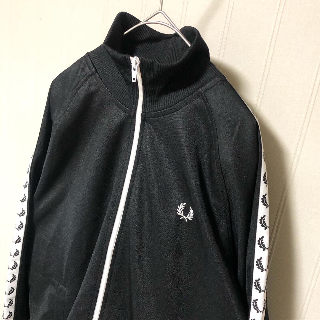 FRED PERRY トラックジャケット ハイネック ライン中綿ジャケット