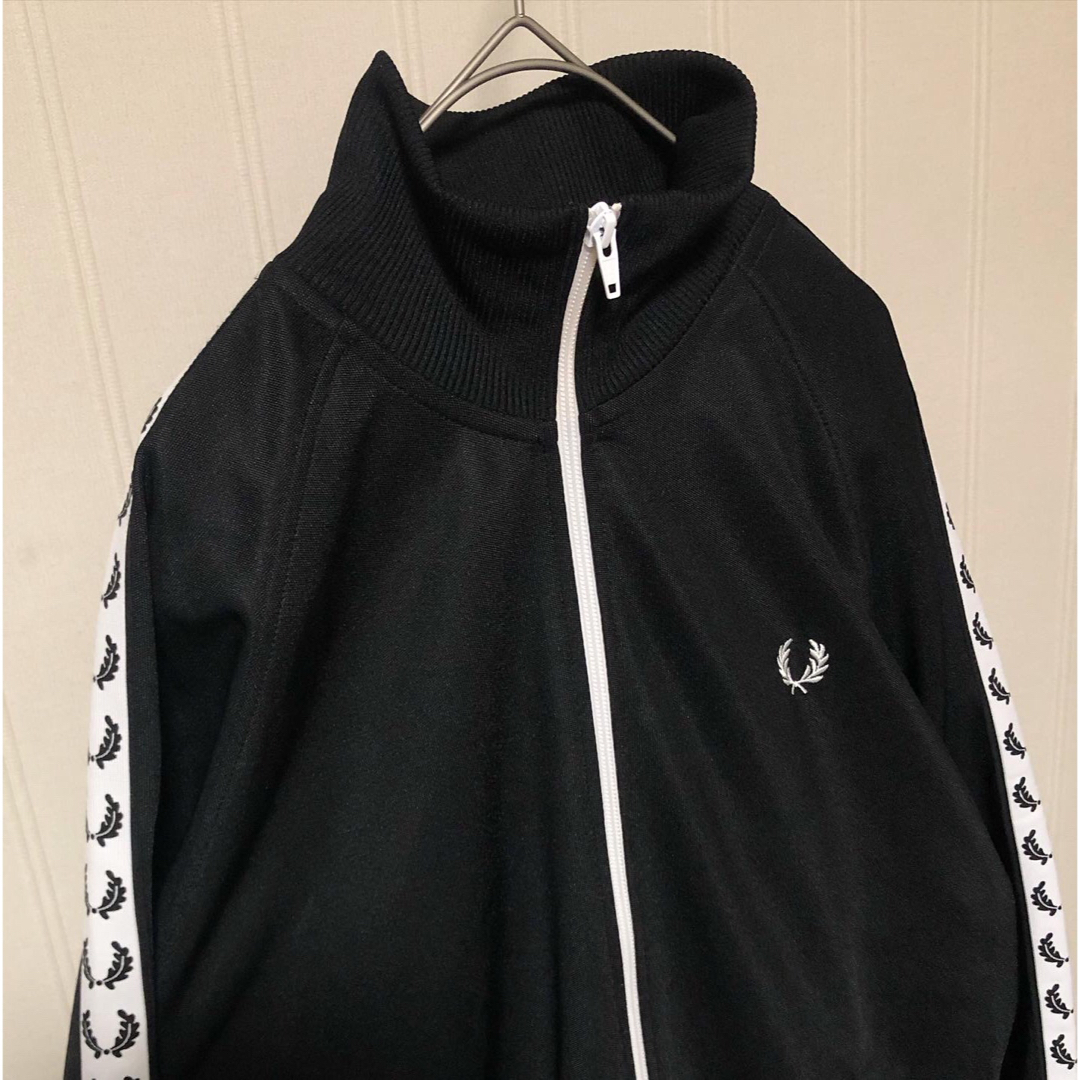 FRED PERRY トラックジャケット ハイネック ライン中綿ジャケット