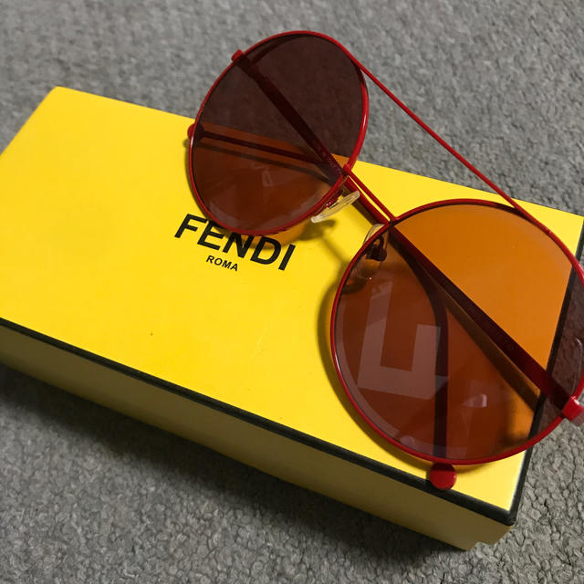 FENDI(フェンディ)のfendi サングラス レディースのファッション小物(サングラス/メガネ)の商品写真