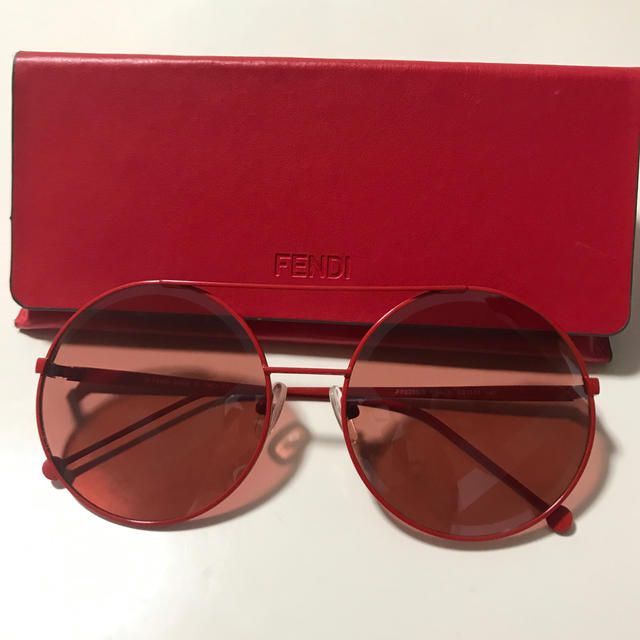 FENDI(フェンディ)のfendi サングラス レディースのファッション小物(サングラス/メガネ)の商品写真