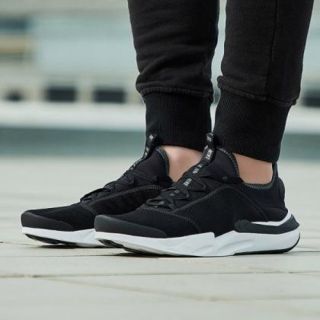 ナイキ(NIKE)の
定9720円限定!ナイキシフトワンSHIFT最強スニーカー人気即完売黒白！新品(スニーカー)