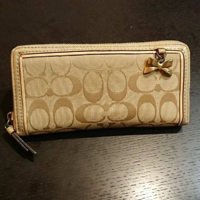 COACH - 【COACH】ラウンドファスナー長財布(リボンチャーム)の通販 by *とみ〜*'s shop｜コーチならラクマ