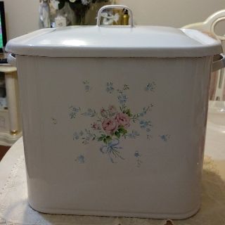 イマン＊コレットBOX缶(小物入れ)