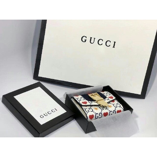 Gucci - GUCCI❤︎シルヴィ❤︎ホワイト❤︎折り財布の通販 by リリ❤︎'s shop｜グッチならラクマ