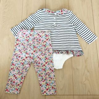 ベビーギャップ(babyGAP)の花柄とボーダー柄のロンパース＆レギンス セット(ロンパース)