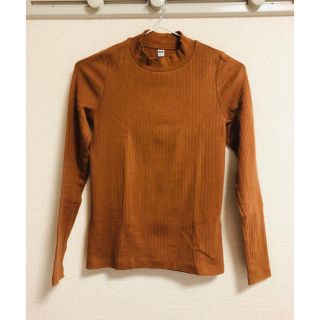 ユニクロ(UNIQLO)のUNIQLO クルーネック ブラウンカットソー(カットソー(長袖/七分))