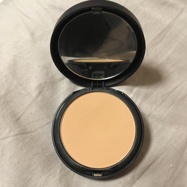 bareMinerals(ベアミネラル)のベアミネラル パウダーファンデーション ベアプロ ナチュラル11 コスメ/美容のベースメイク/化粧品(ファンデーション)の商品写真