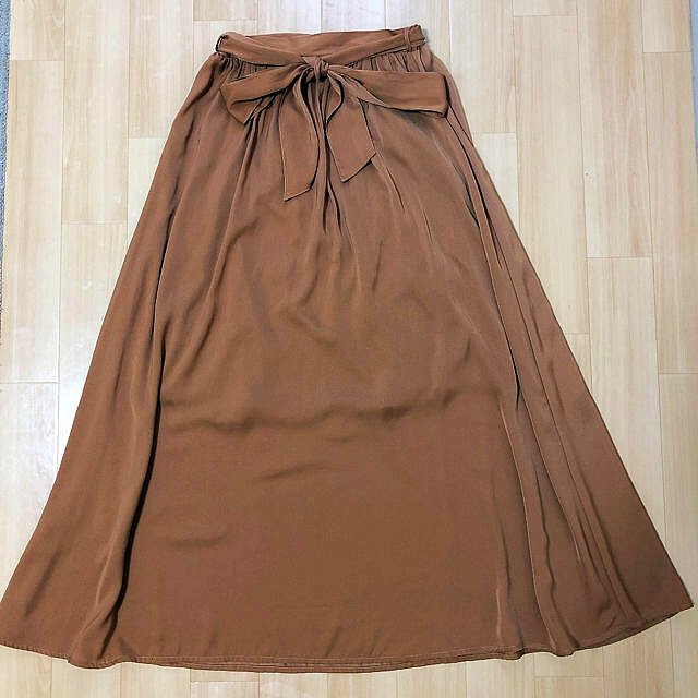 GU(ジーユー)のGU サテン マキシスカート レディースのスカート(ロングスカート)の商品写真