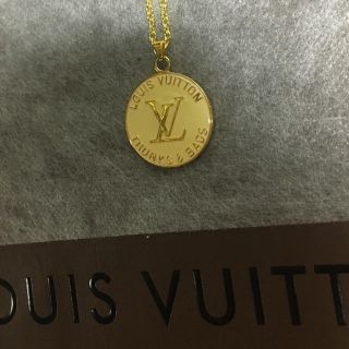 ルイヴィトン(LOUIS VUITTON)の値下げ特価　NO②  LVメダル(ネックレス)