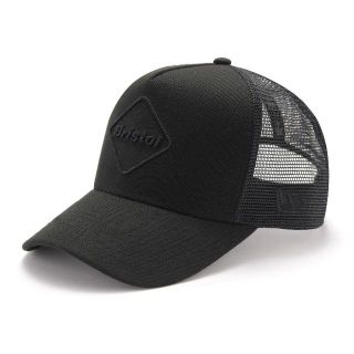 エフシーアールビー(F.C.R.B.)のFCRB ブラック × ブラック NEWERA EMBLEM MESH CAP (キャップ)