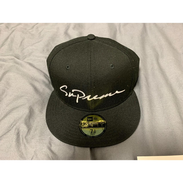 Supreme(シュプリーム)のSupreme Classic Scrpt New Era メンズの帽子(キャップ)の商品写真