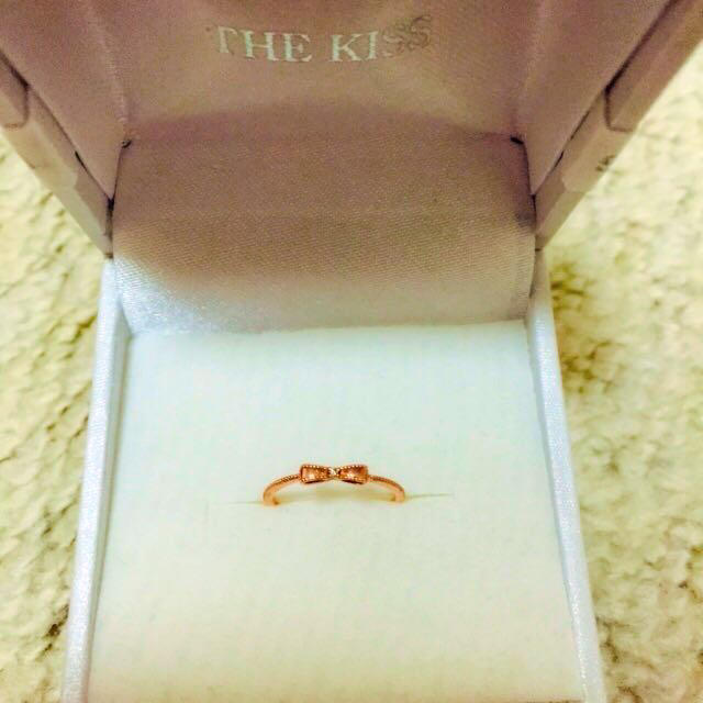 THE KISS(ザキッス)のK10ピンキーリング♡リボン&ダイヤ レディースのアクセサリー(リング(指輪))の商品写真