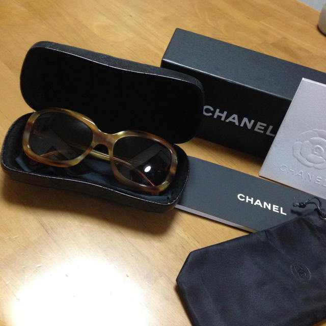 CHANEL(シャネル)のLOCO様⭐シャネルリボンサングラス レディースのファッション小物(サングラス/メガネ)の商品写真