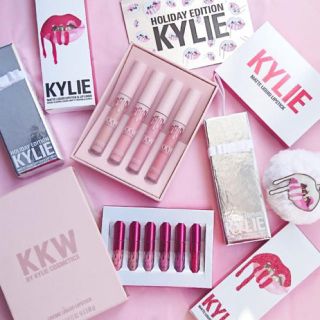 カイリーコスメティックス(Kylie Cosmetics)のカイリーコスメ★バレンタイン★ミニ マットリップキット(リップグロス)