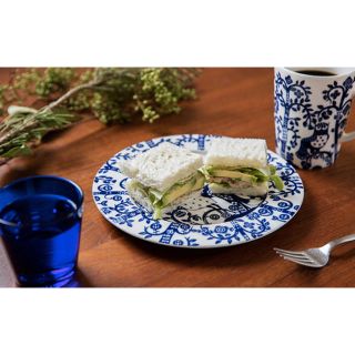 イッタラ(iittala)の 送料込 イッタラ タイカ 限定プレート 22cm ミッドナイトブルー クラウス(食器)